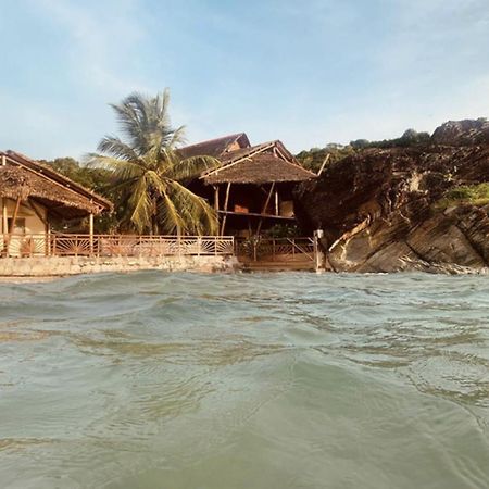 Shambala Madagascar: Beachfront Lodge And Adventures Ambolobozo 外观 照片