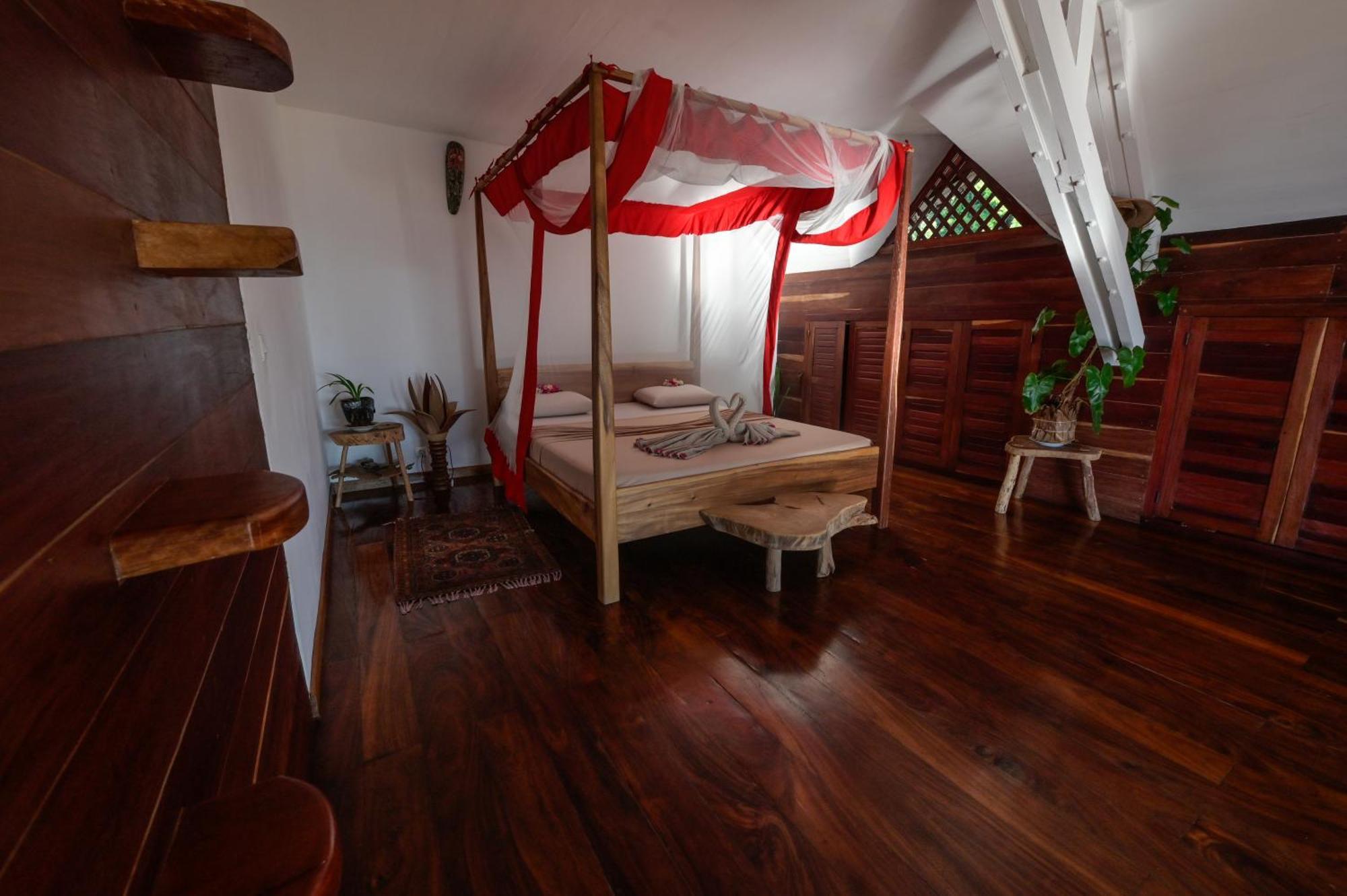 Shambala Madagascar: Beachfront Lodge And Adventures Ambolobozo 外观 照片