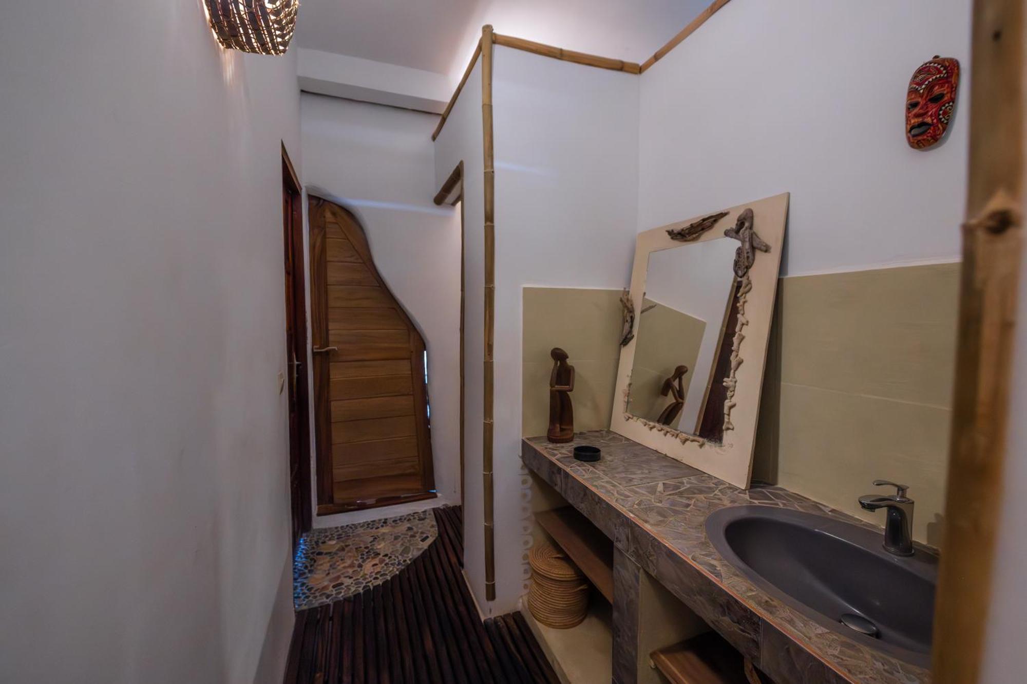 Shambala Madagascar: Beachfront Lodge And Adventures Ambolobozo 外观 照片