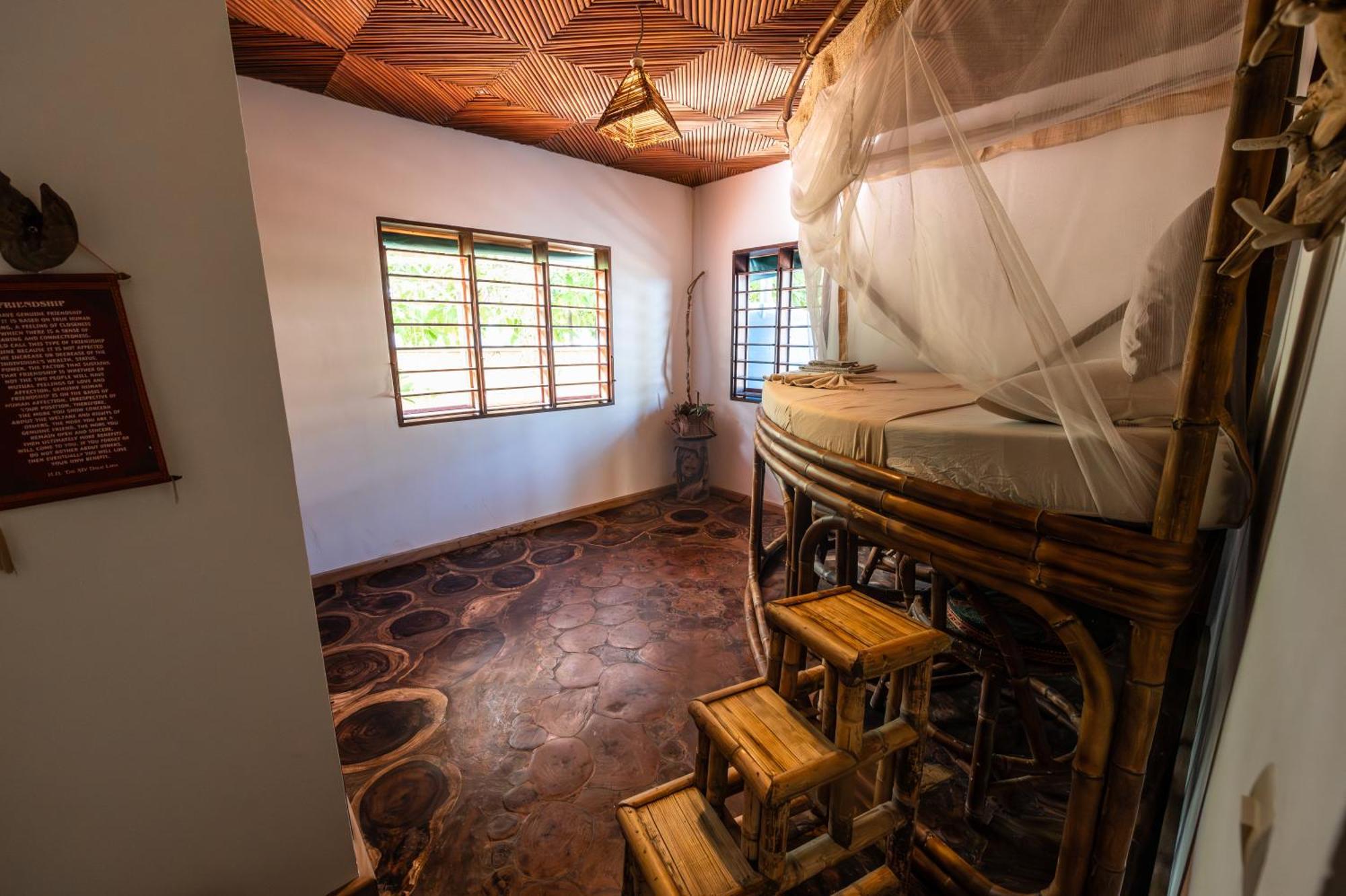 Shambala Madagascar: Beachfront Lodge And Adventures Ambolobozo 外观 照片