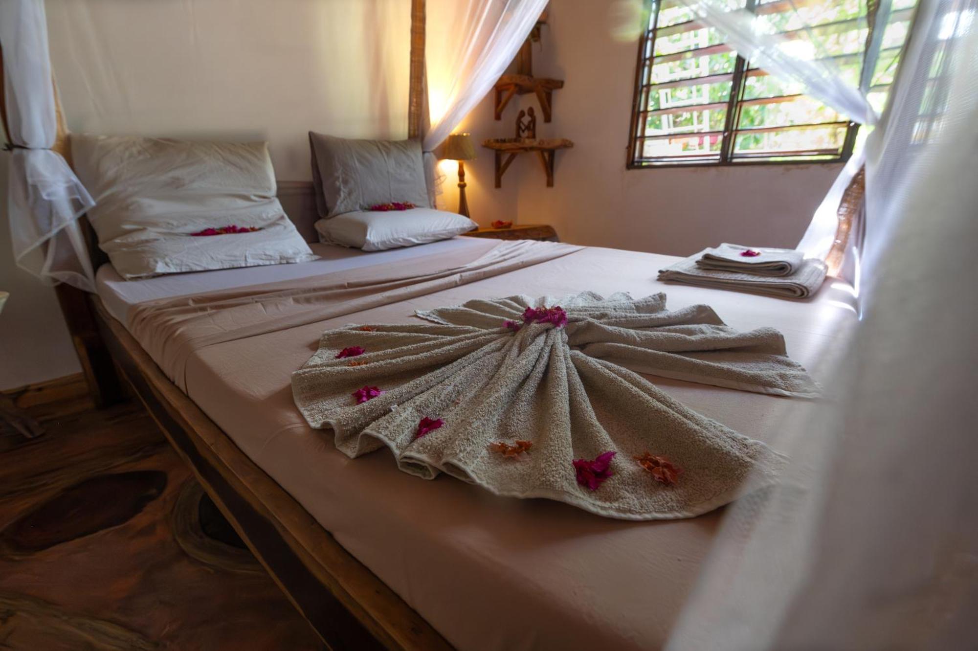 Shambala Madagascar: Beachfront Lodge And Adventures Ambolobozo 外观 照片