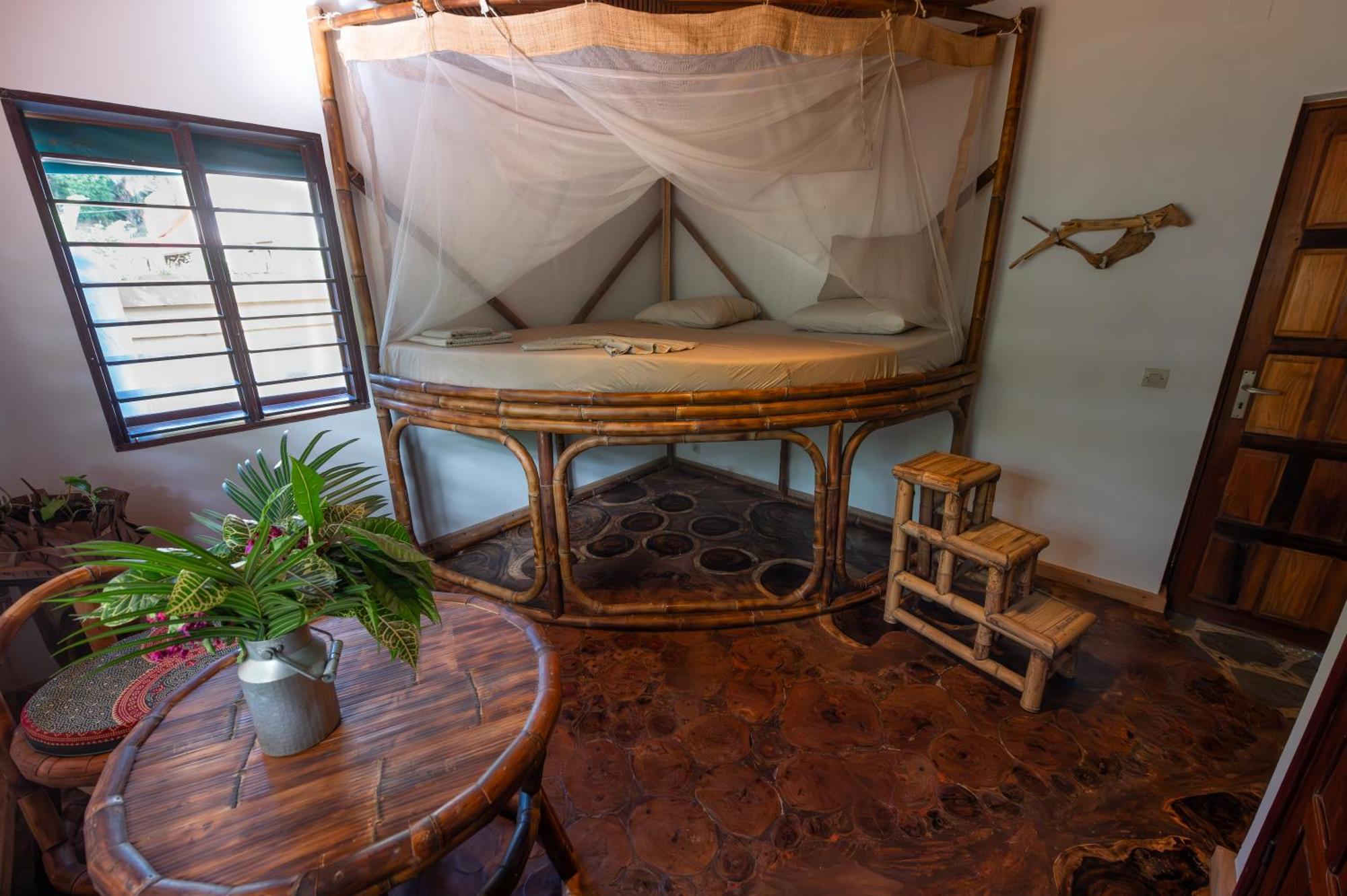 Shambala Madagascar: Beachfront Lodge And Adventures Ambolobozo 外观 照片
