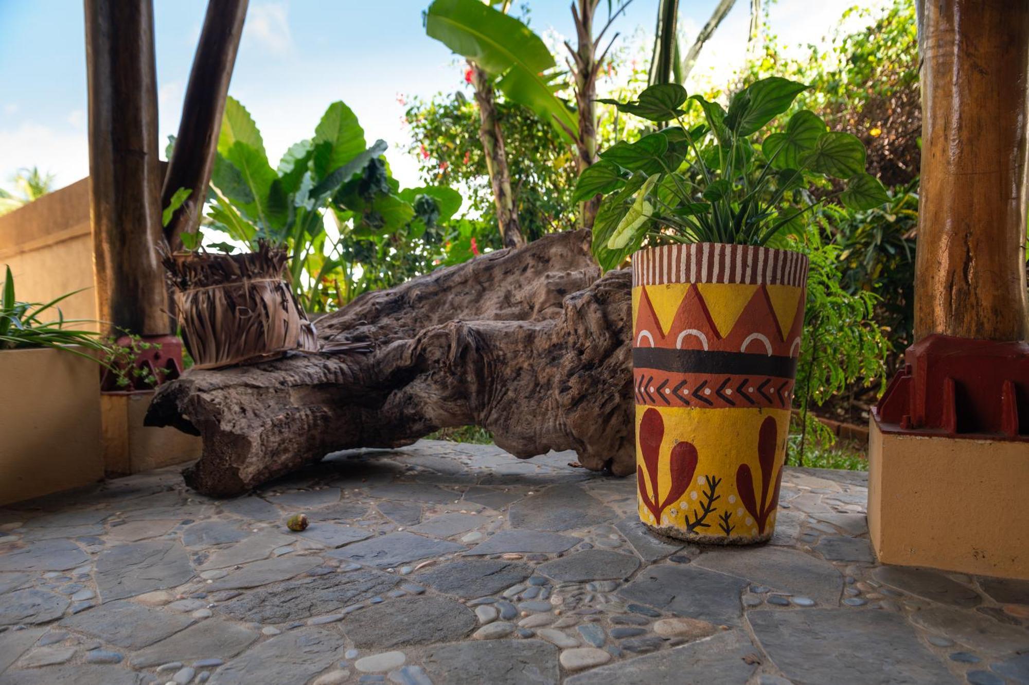 Shambala Madagascar: Beachfront Lodge And Adventures Ambolobozo 外观 照片