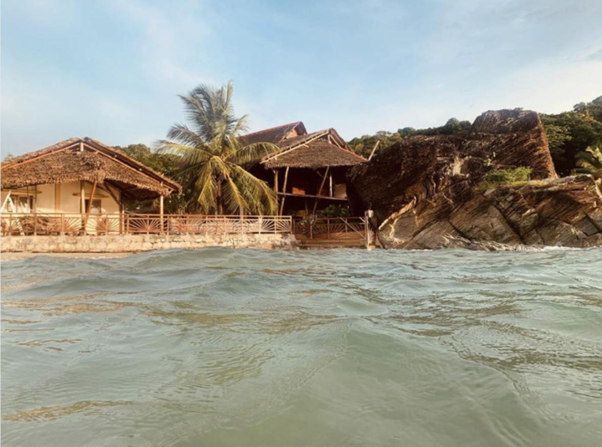 Shambala Madagascar: Beachfront Lodge And Adventures Ambolobozo 外观 照片